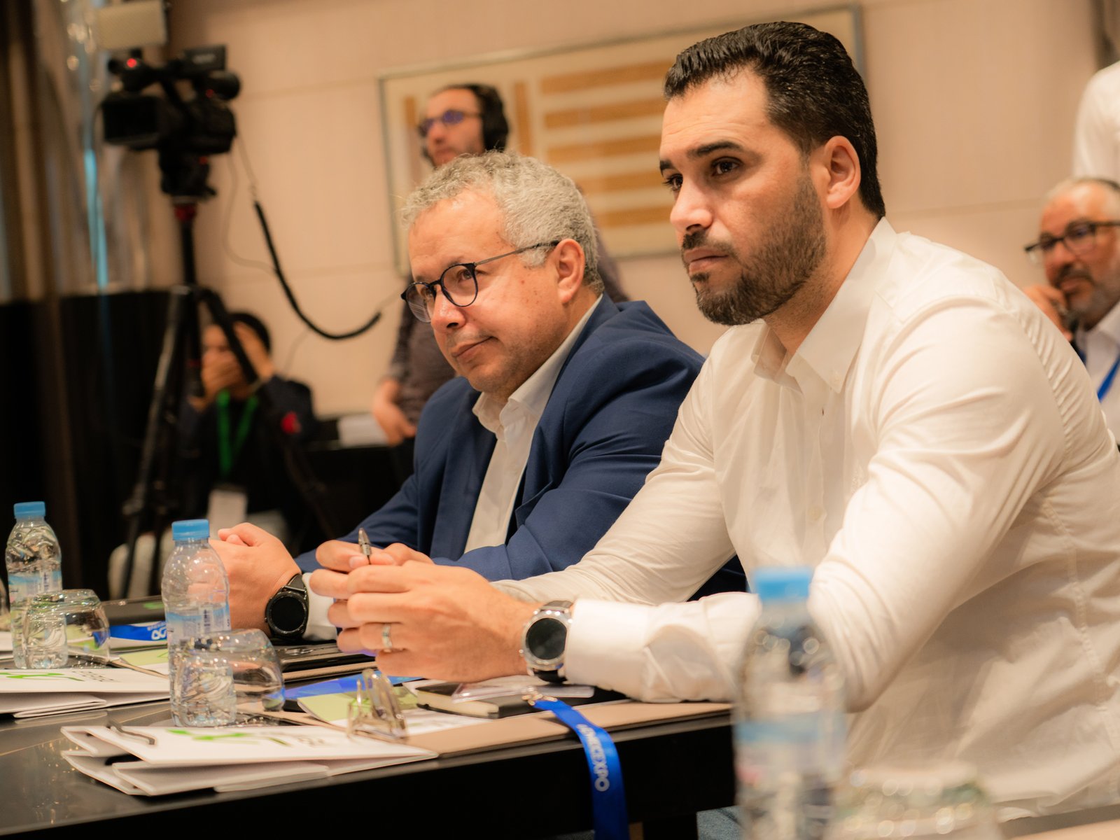 Consultants nexaya passant en revue un programme de gouvernance et de conformité