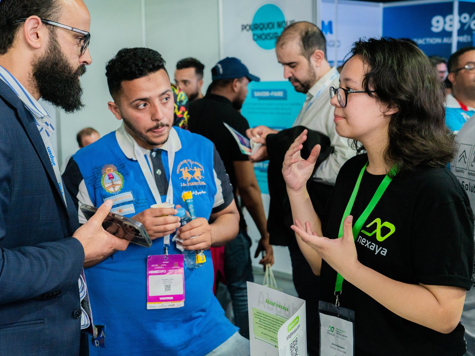 Consultants nexaya échangeant sur un programme de modernisation