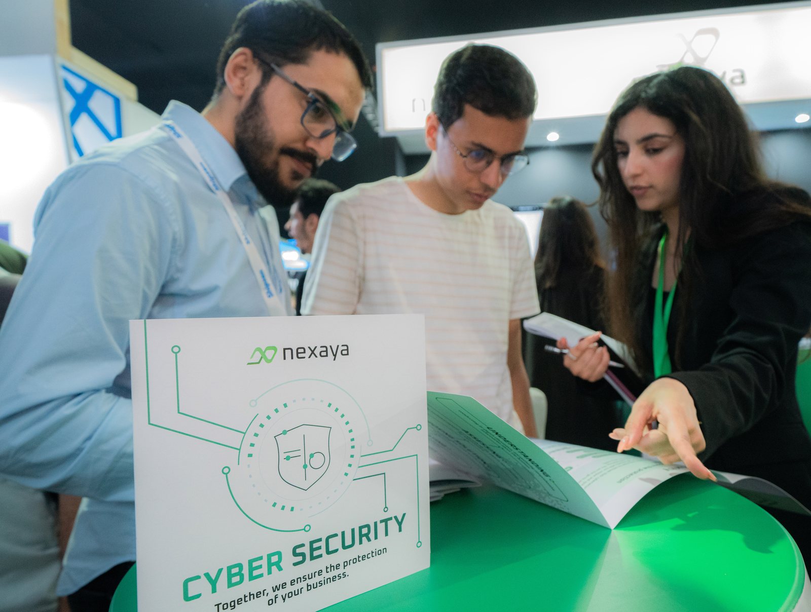 Ingénieurs nexaya analysant les résultats d'un test d'intrusion